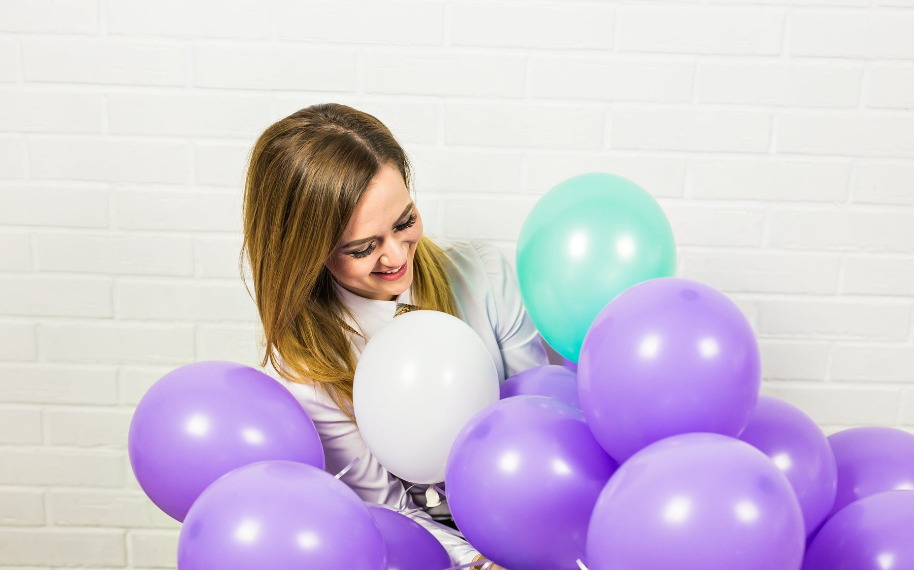 How to Make a DIY Balloon Garland with Strip